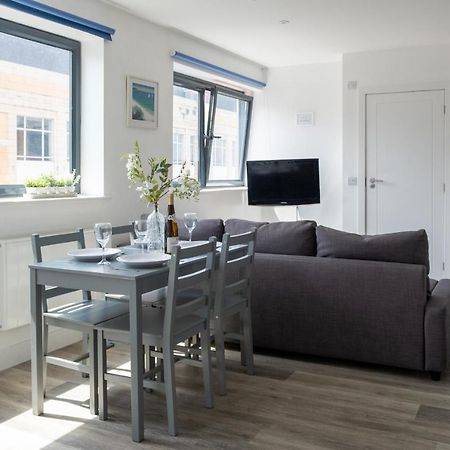 Modern One Bedroom Apartment In Town Centre & 4 Min To The Beach Bournemouth Esterno foto