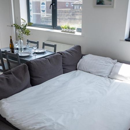Modern One Bedroom Apartment In Town Centre & 4 Min To The Beach Bournemouth Esterno foto