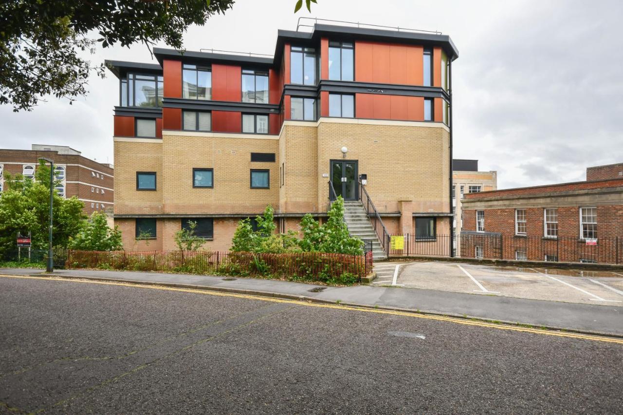 Modern One Bedroom Apartment In Town Centre & 4 Min To The Beach Bournemouth Esterno foto