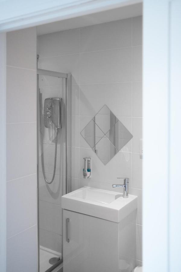Modern One Bedroom Apartment In Town Centre & 4 Min To The Beach Bournemouth Esterno foto